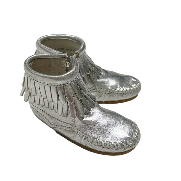 Minnetonka Kids Double Fringe Side Zip Moccasin Boots Metallic Silver - Picture 4 of 6